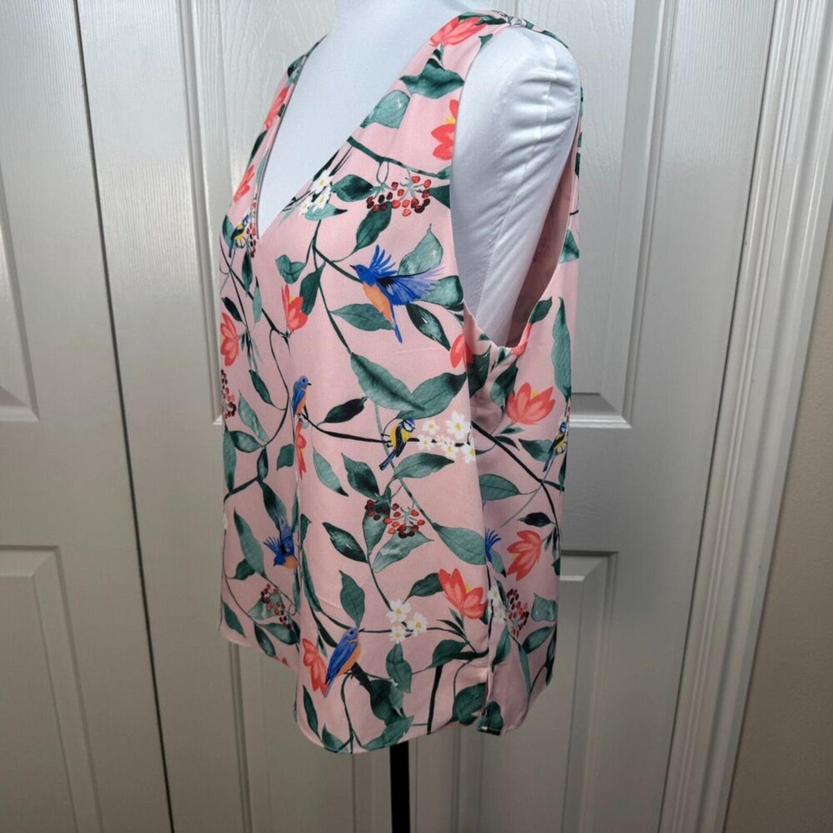 Finn & Grace Women Sz M Top Layered Pink Floral Birds Print VNeck Sleeveless