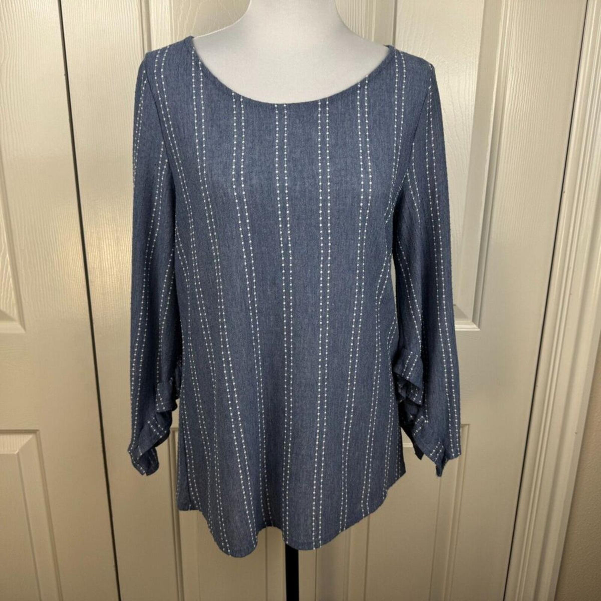 W5 Anthropologie Women Sz M Long Sleeve Blue Striped Textured Shirt Blouse