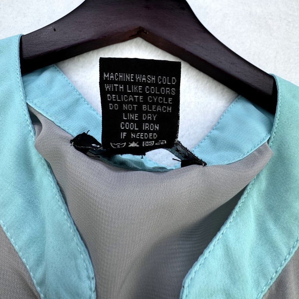 About A Girl sheer gray and green blouse w/3 buttons sleeveless Size Medium