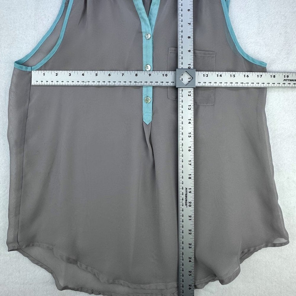 About A Girl sheer gray and green blouse w/3 buttons sleeveless Size Medium
