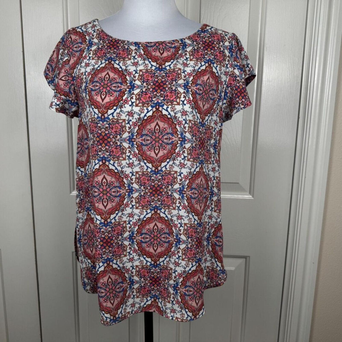 LOFT Women Top Sz S White Multicolor Boat Neck Cap Flutter Sleeve Back Cut Out
