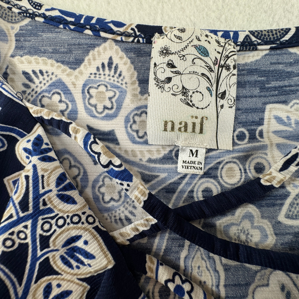 Naif Women's Floral Crisscross Ruffle Sleeveless Blouse Navy Blue Size M