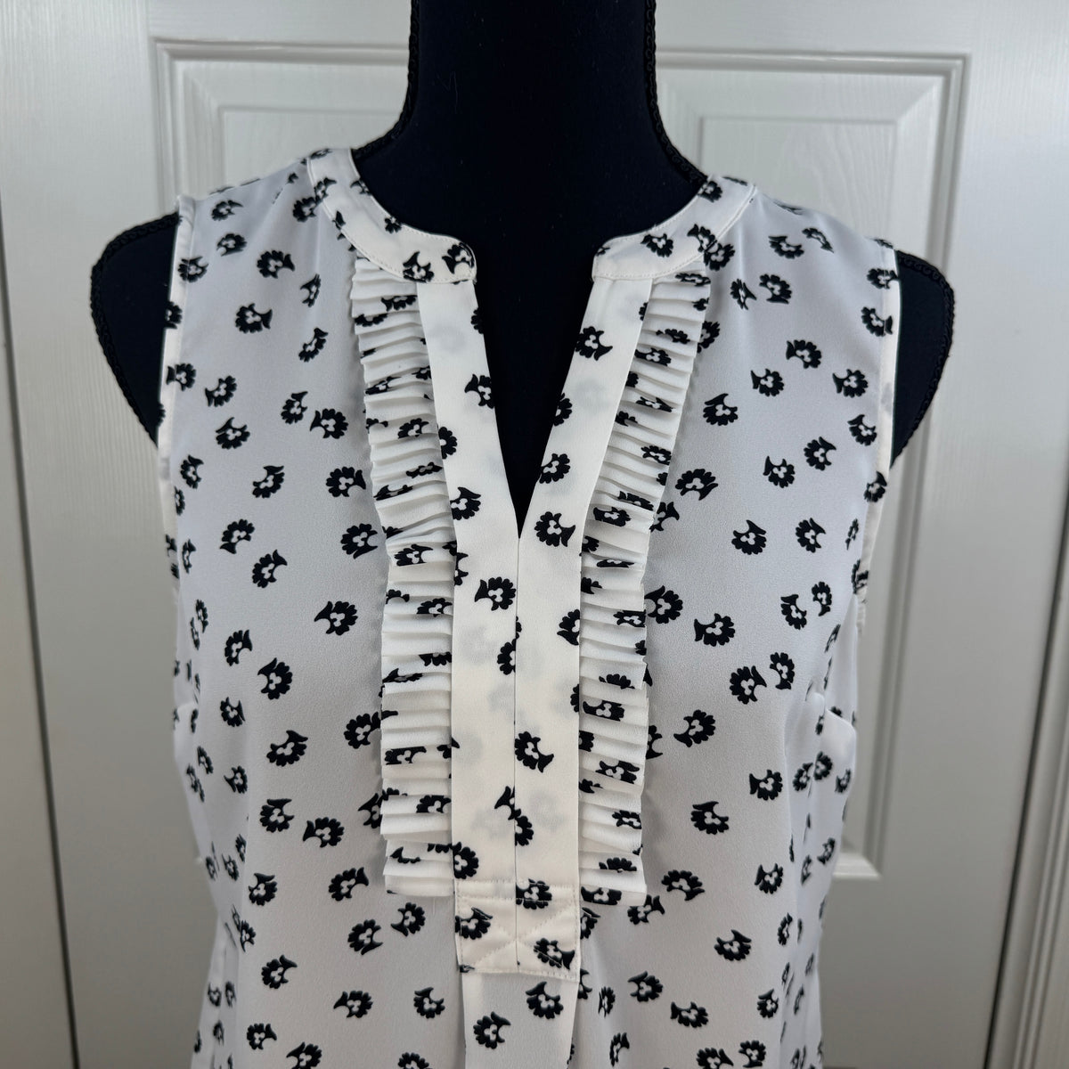 Talbots Petites Women's Floral Sleeveless Pleated Blouse Ivory Black Size SP
