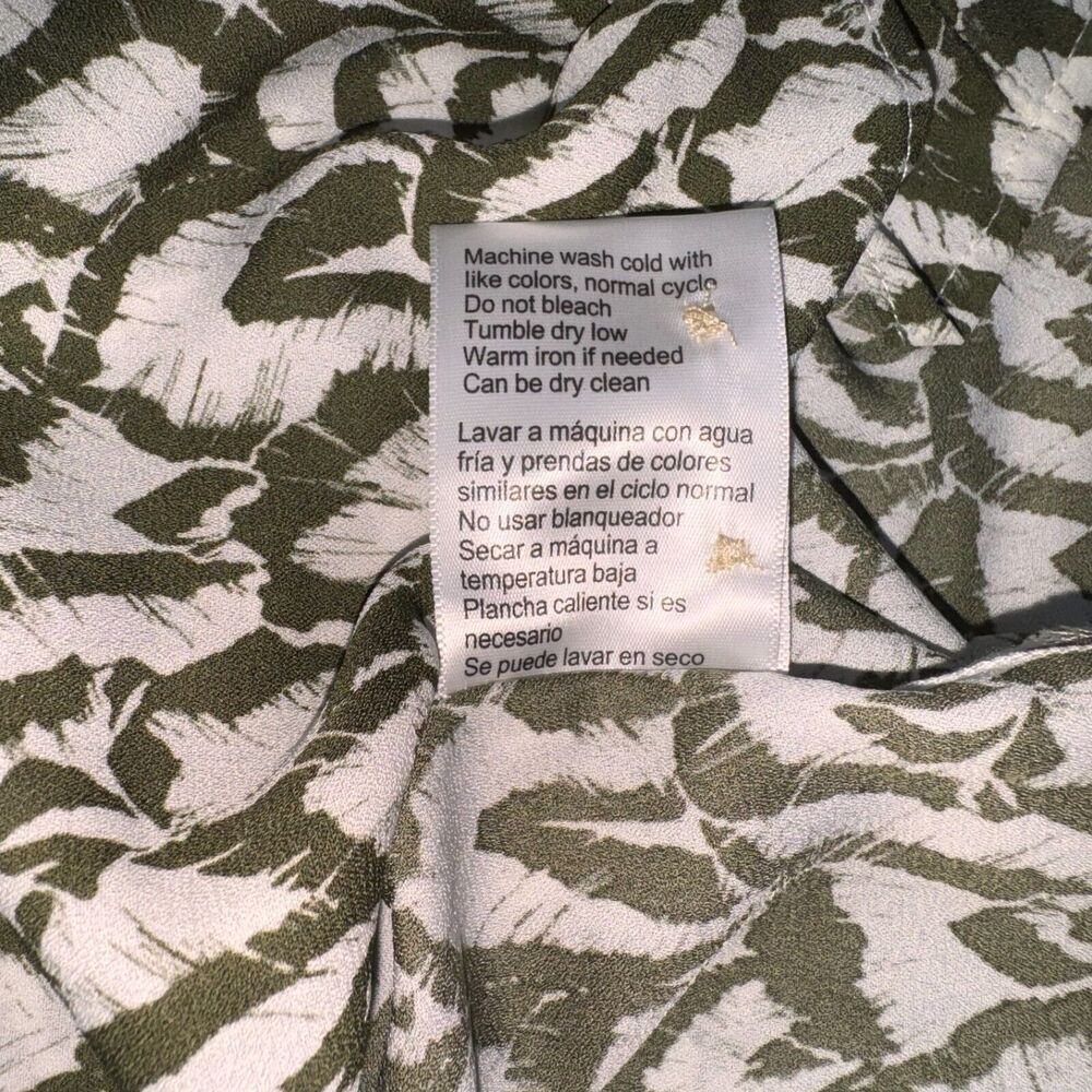Jachs Girlfriend Blouse Sz S Notch V-Neck hidden button 3/4 sleeve green print