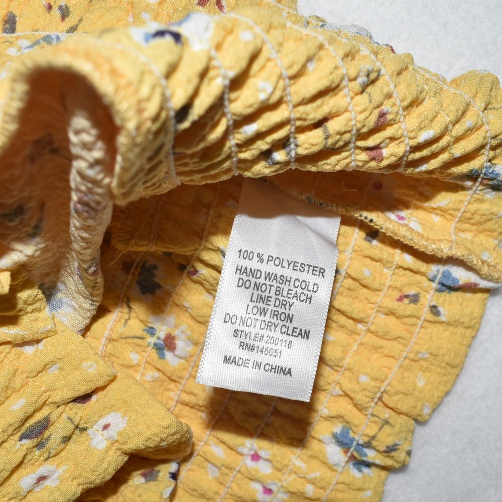 Monteau Crop Top Sz S Yellow Floral V-Neck Flutter sleeve