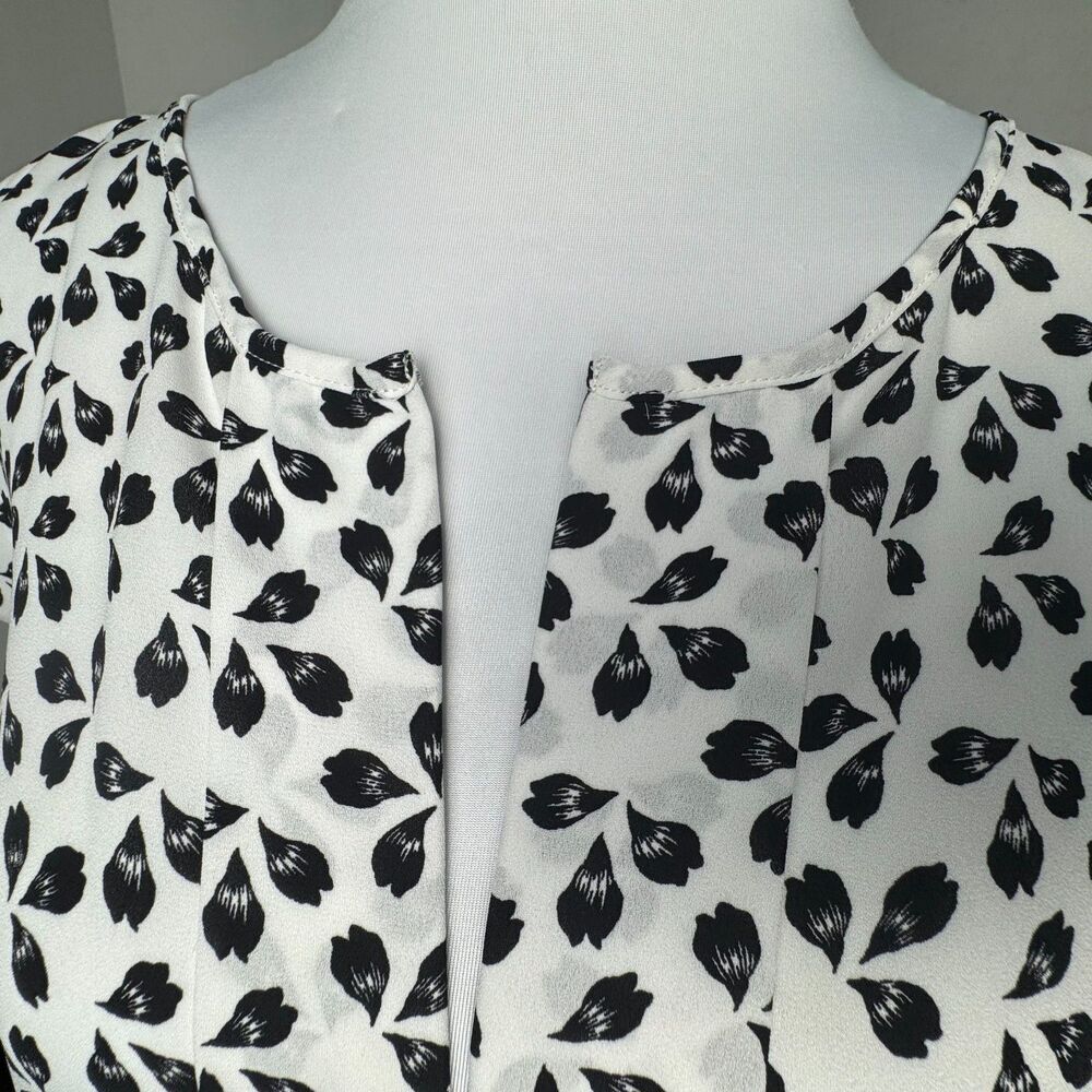 Ann Taylor Top Sz S White Black Print Split Neck Pleated Sleeveless Lightweight