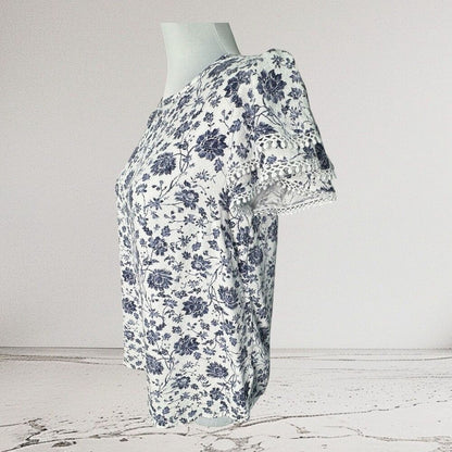 Angels Top Sz S White Navy Blue Floral Round Neck Flutter Sleeve Crochet Trim