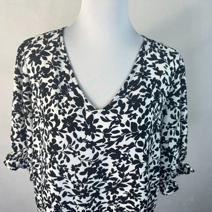Well Worn Sz M White Blouse Black Floral Print Elbow Sleeve V Neck NWT B1968