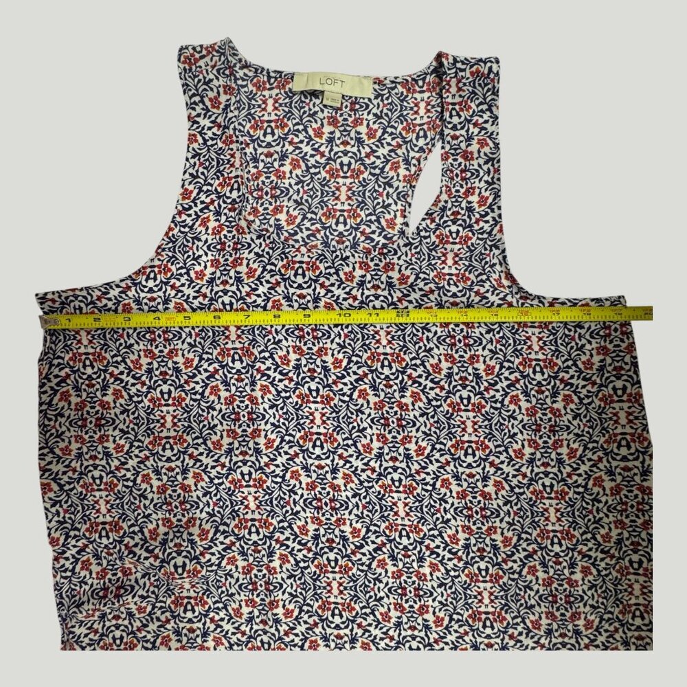 LOFT ladies top Sz M White with Red Blue print sleeveless tunic round neck