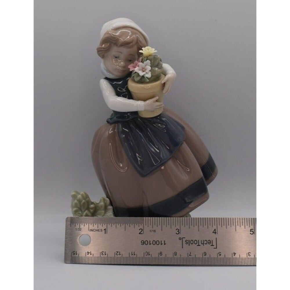 Lladro 5223 Spring is Here Vintage Figurine