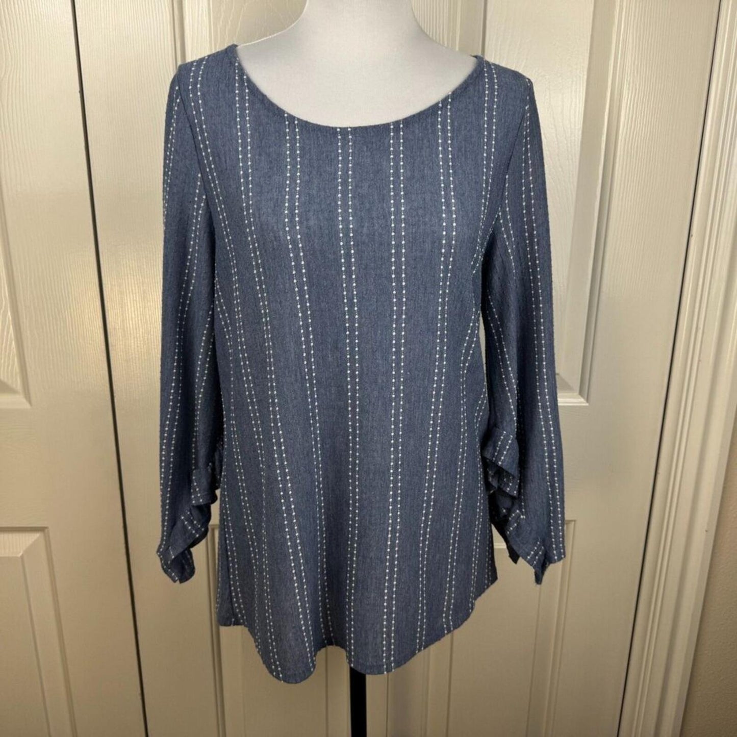 W5 Anthropologie Women Sz M Long Sleeve Blue Striped Textured Shirt Blouse