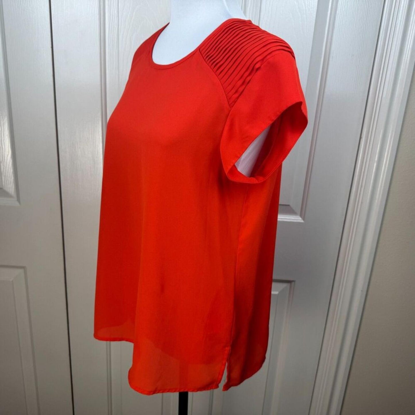 DR2 Women Blouse Sz M Semi Sheer Pintuck Shoulder Crew Neck VNeck Cap Sleeve