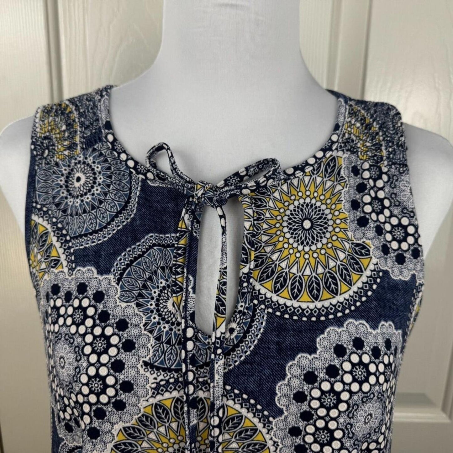 SJS Women Top Sz S Textured Blue White Yellow Paisley Sleeveless  Tie Closure