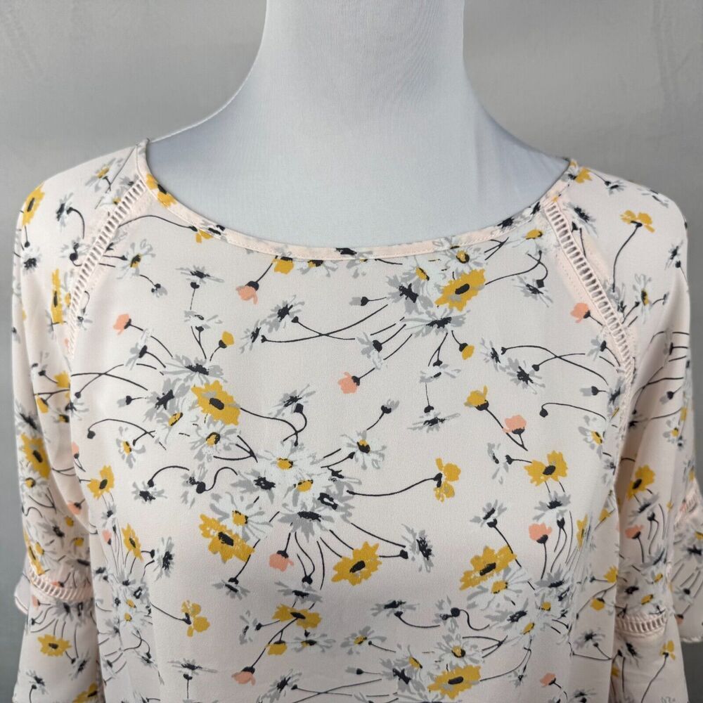 Loft Ladies Blouse Sz M Pink Floral Ruffle 3/4 Length Sleeve Ladder Trim Career