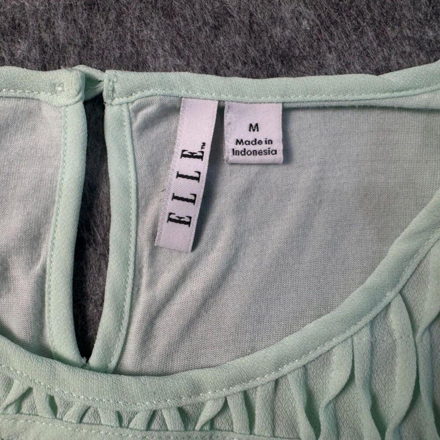 ELLE Women Top Sz M Sheer Round Neck Sleeveless Light Green Smocked Yoke