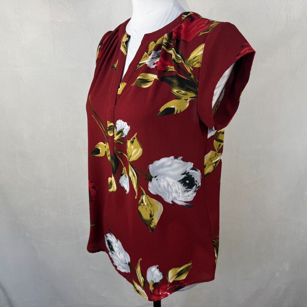 Fun2Fun Women Top Sz XS Burgundy Big Flowers Splitneck Cap Sleeves
