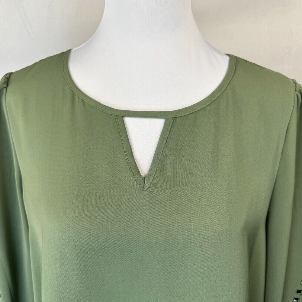 Market & Spruce Tunic Sz L Green Round Neckline Long Cut Out Sleeve Split Back