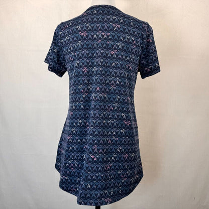 LuLaRoe Classic Top Sz XS Blue Pink Geometric Print Round Neck Short Sleeves