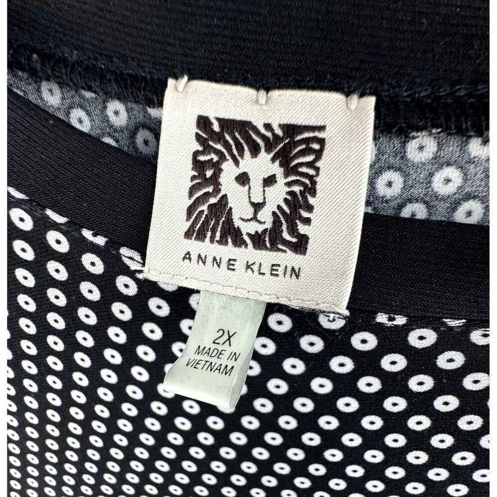 Anne Klein Top Sz 2X Black and white dots short sleeve