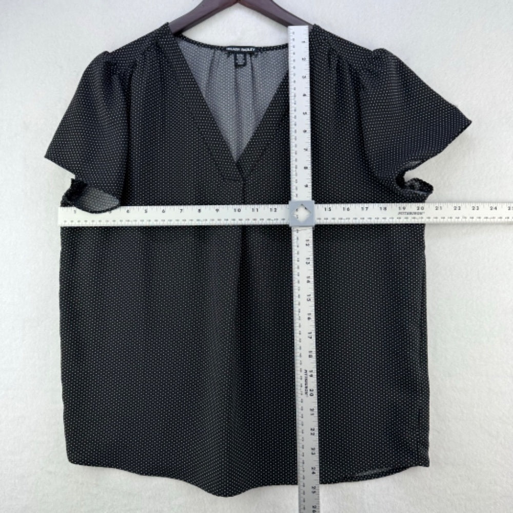 Hilary Radley Top Women Sz M V-Neck short sleeve black with white polka dots