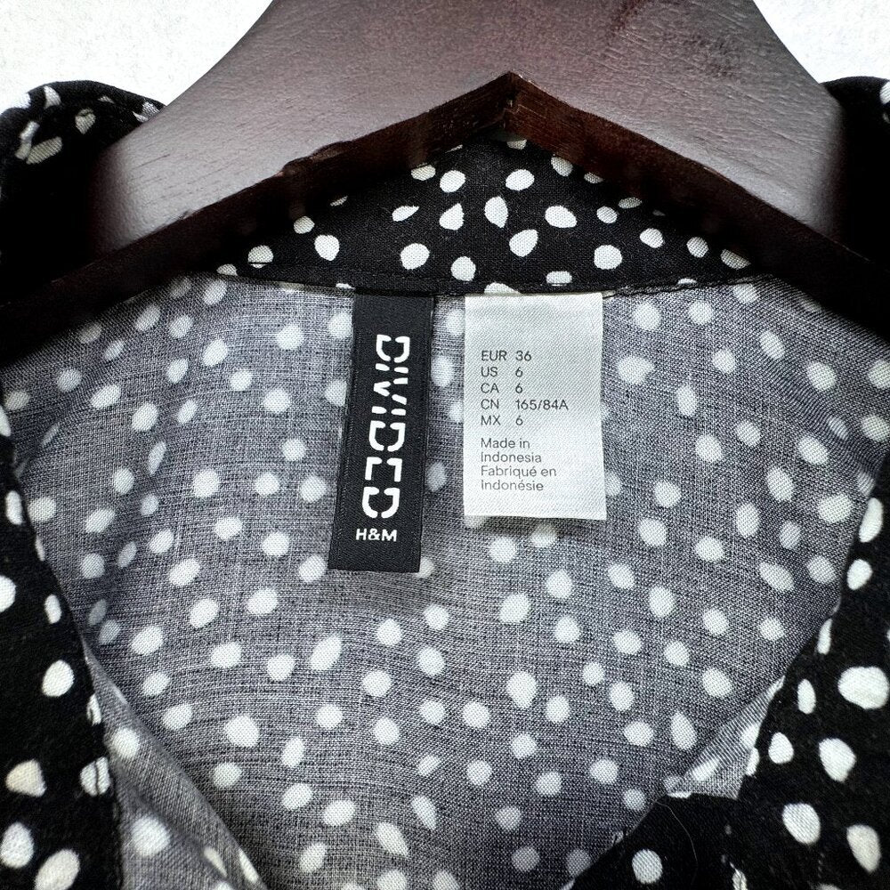 Divided H&M Blouse Women Size 6 collar button down sleeveless Black White spots