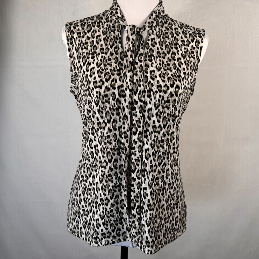 A sleeveless leopard-print blouse displayed on a white dress form against a light gray fabric backdrop.