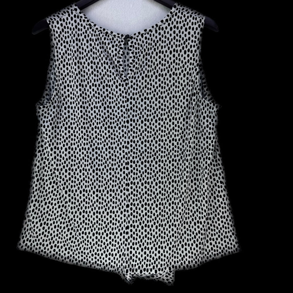 Adrianna Papell Top Women Sz Medium Knotted front Short sleeve black white dots