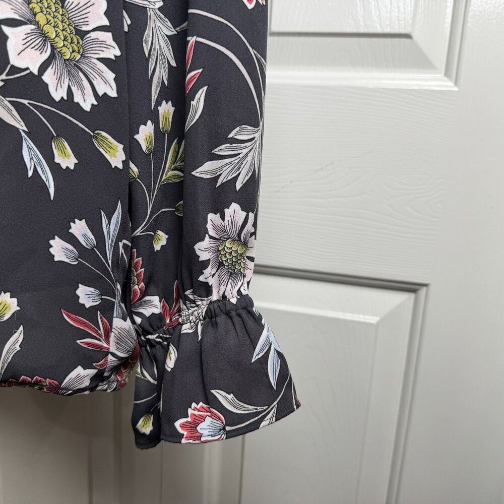 LOFT Women Blouse Sz M Charcoal Floral VNeck Long Sleeve Button Down Ruffle Cuff