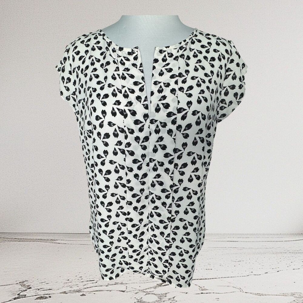 Ann Taylor Top Sz S White Black Print Split Neck Pleated Sleeveless Lightweight