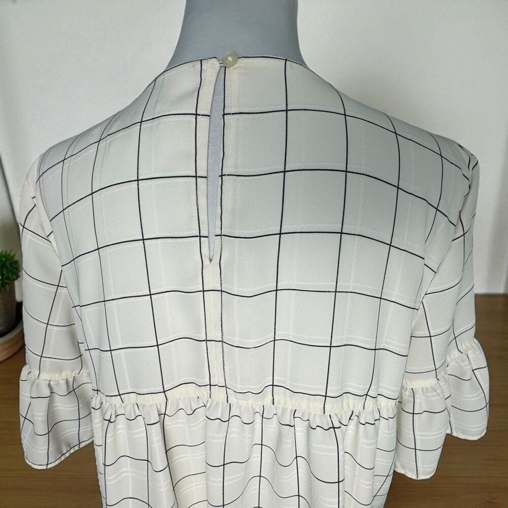 LOFT Top Sz M Ivory Plaid Round Neck Short Sleeve Keyhole Back Peplum Lined