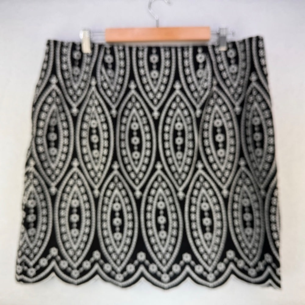 LOFT Lined Scalloped Skirt Sz 16T White embroidery on Black Side Zipper