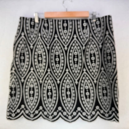 LOFT Lined Scalloped Skirt Sz 16T White embroidery on Black Side Zipper
