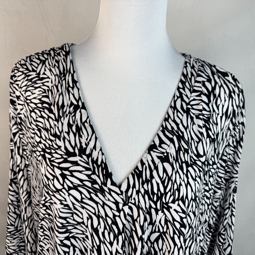 Vince Camuto Black White Top Sz XXL VNeck Elastic Cuff Long Sleeve Pullover