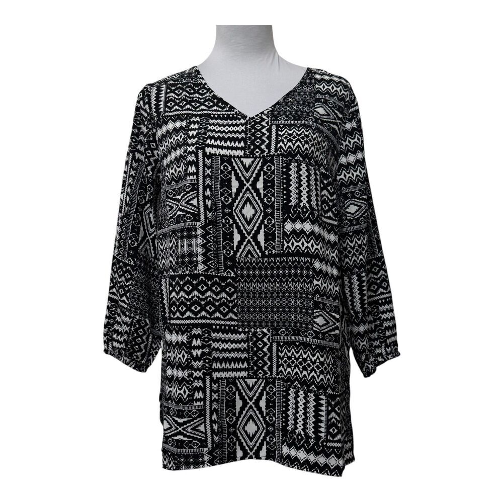 Mario Serrani Women Top SZ S NWT Geometric Black/White VNeck 3/4 Sleeve B2116