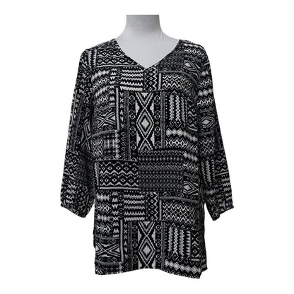 Mario Serrani Women Top SZ S NWT Geometric Black/White VNeck 3/4 Sleeve B2116