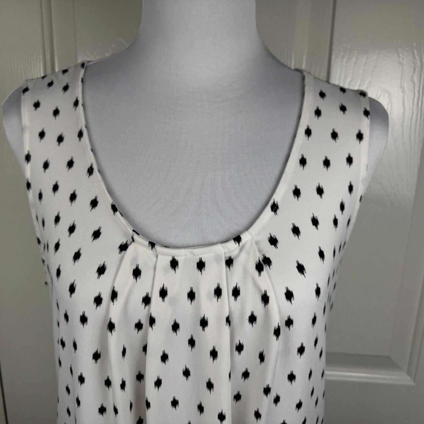 Banana Republic Women Top Sz S White Black Print Scoop Pleated Neck Sleeveless