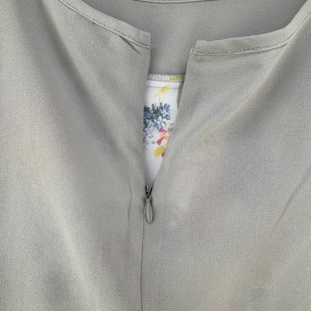 KUT From The Kloth Top Sz M Back Zipper Short Sleeves Gray + Front Floral Print