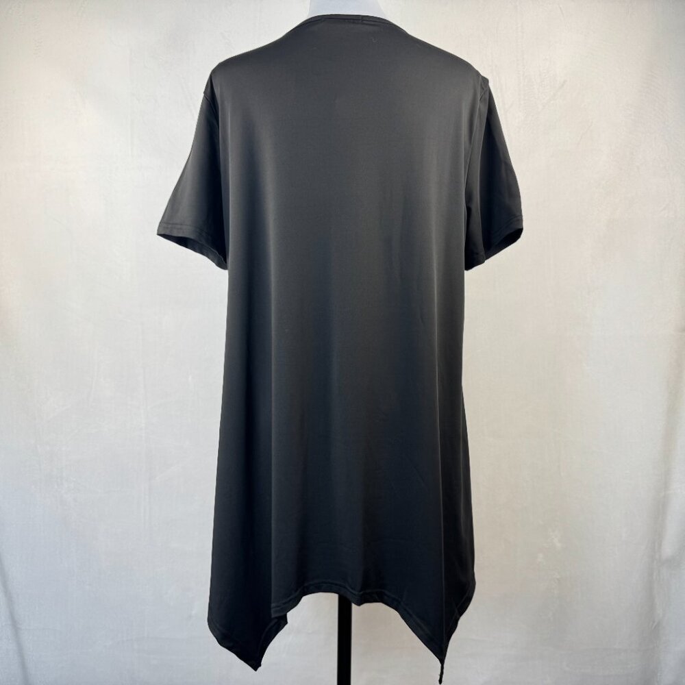 BloomChic Women Top NWT US 14 Black Knit Asymmetrical Hem Short Sleeve Crew Neck