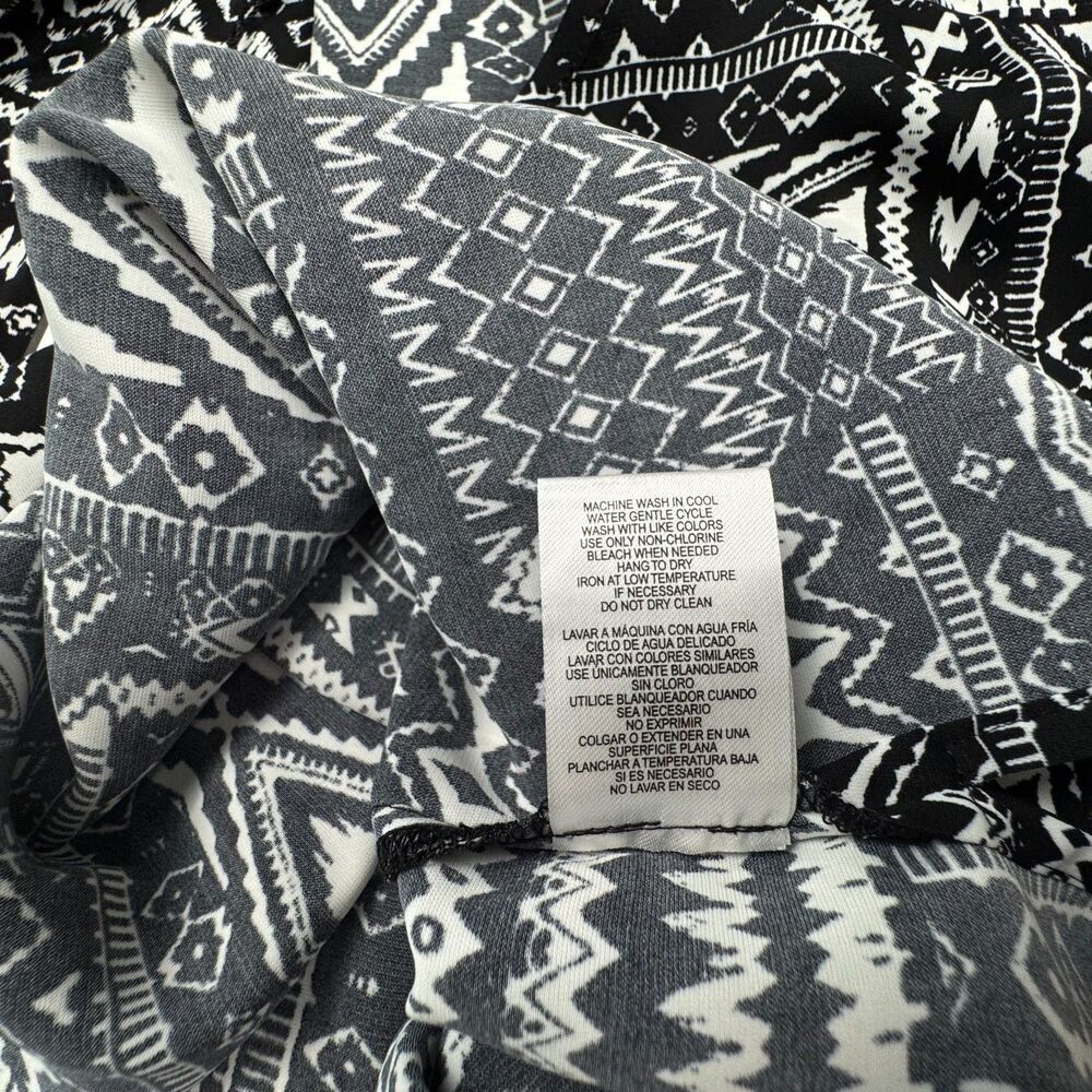 Mario Serrani Women Top SZ XXL NWT Geometric Black/White VNeck 3/4 Sleeve B2121