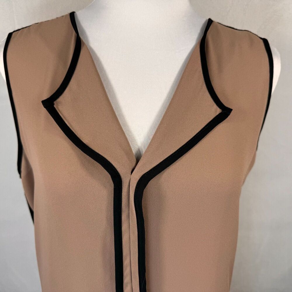 Rendezvous Blouse Sz M Sleeveless Beige Taupe Front Contrast Trim Black