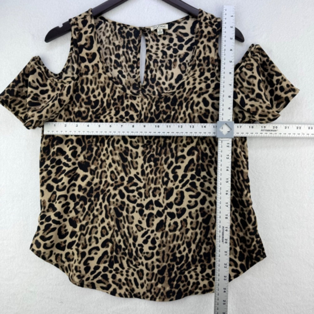 Lily White Top Women Sz M Animal print off should short sleeves scoop neck