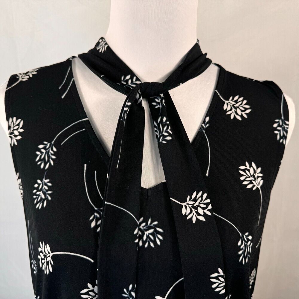 Banana Republic Blouse Sz S Black White Flowers V-Neck Tie Front Sleeveless