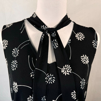 Banana Republic Blouse Sz S Black White Flowers V-Neck Tie Front Sleeveless