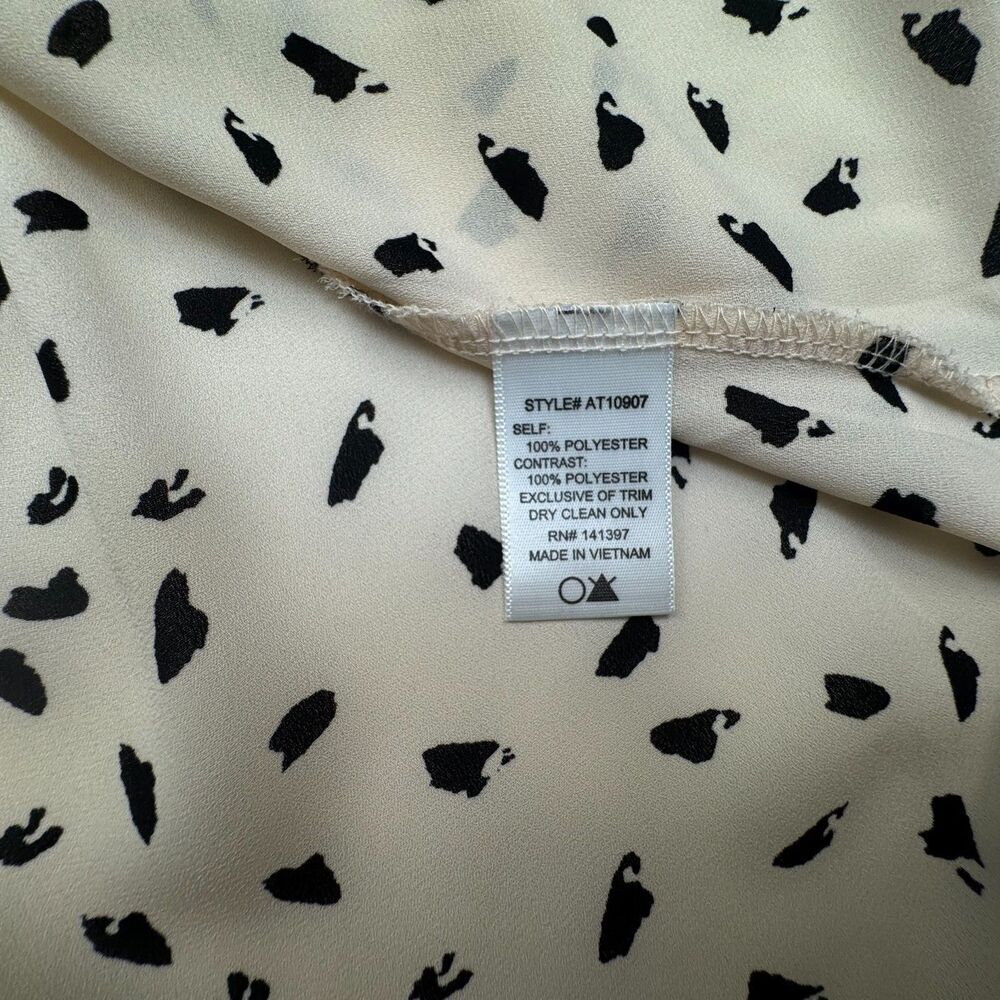 ASTR Blouse Sz XS Beige Black Print VNeck Ladder Stitch Trim Cuffed Long Sleeve