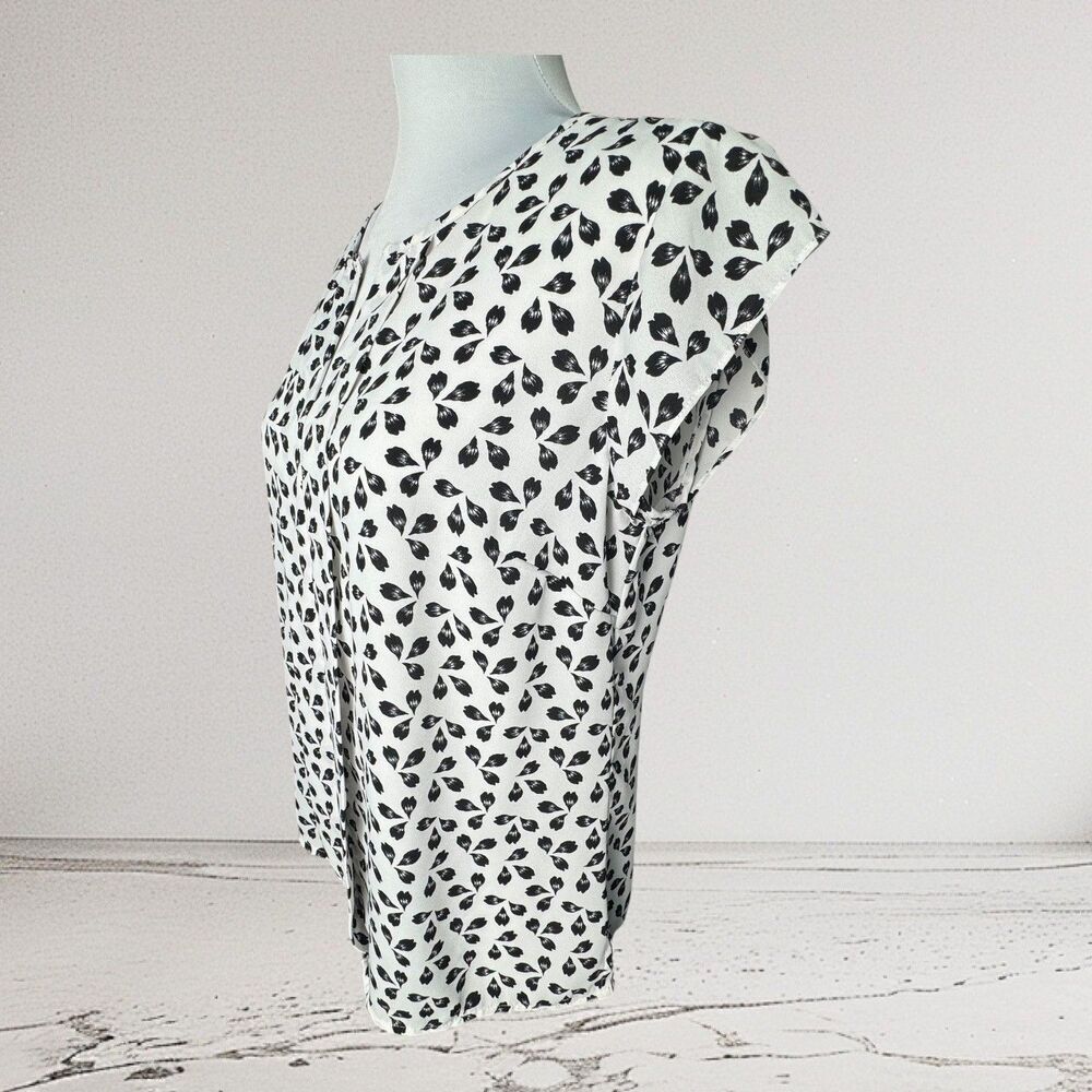 Ann Taylor Top Sz S White Black Print Split Neck Pleated Sleeveless Lightweight