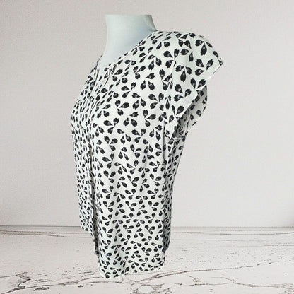 Ann Taylor Top Sz S White Black Print Split Neck Pleated Sleeveless Lightweight