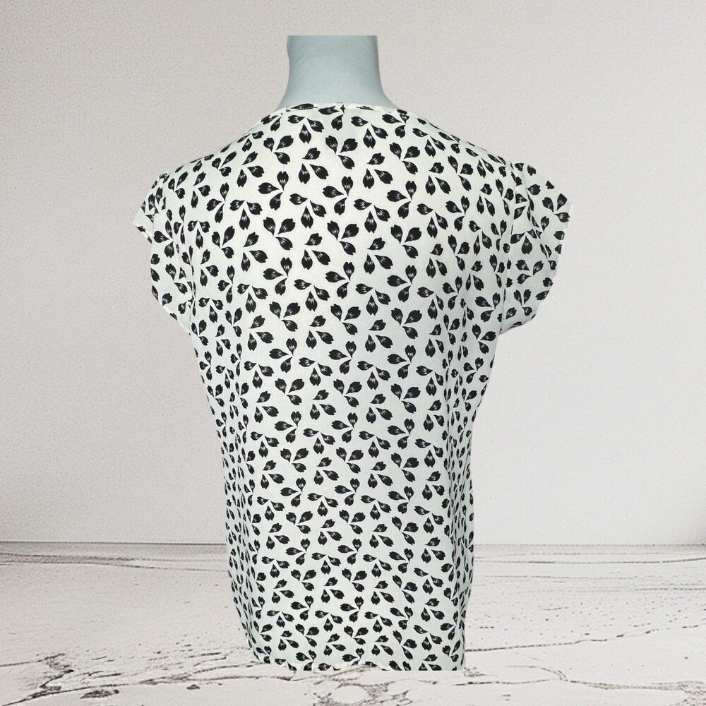 Ann Taylor Top Sz S White Black Print Split Neck Pleated Sleeveless Lightweight