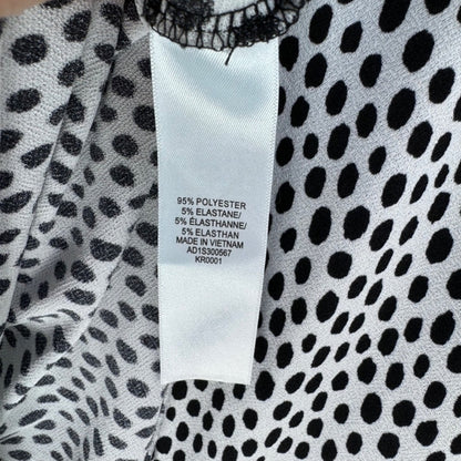 Adrianna Papell Top Women Sz Medium Knotted front Short sleeve black white dots