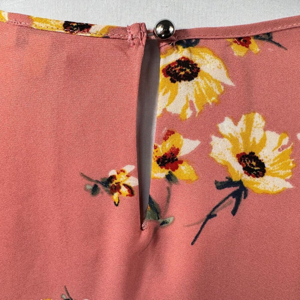Lily White Ladies Sz M Dusty Pink Floral VNeck Cap Ruffle Sleeves