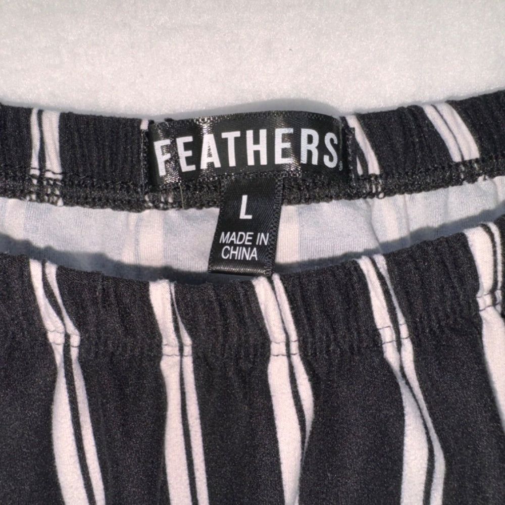 Feathers Ladies Crop Top Sz L Striped Black White Ruffled Sleeves